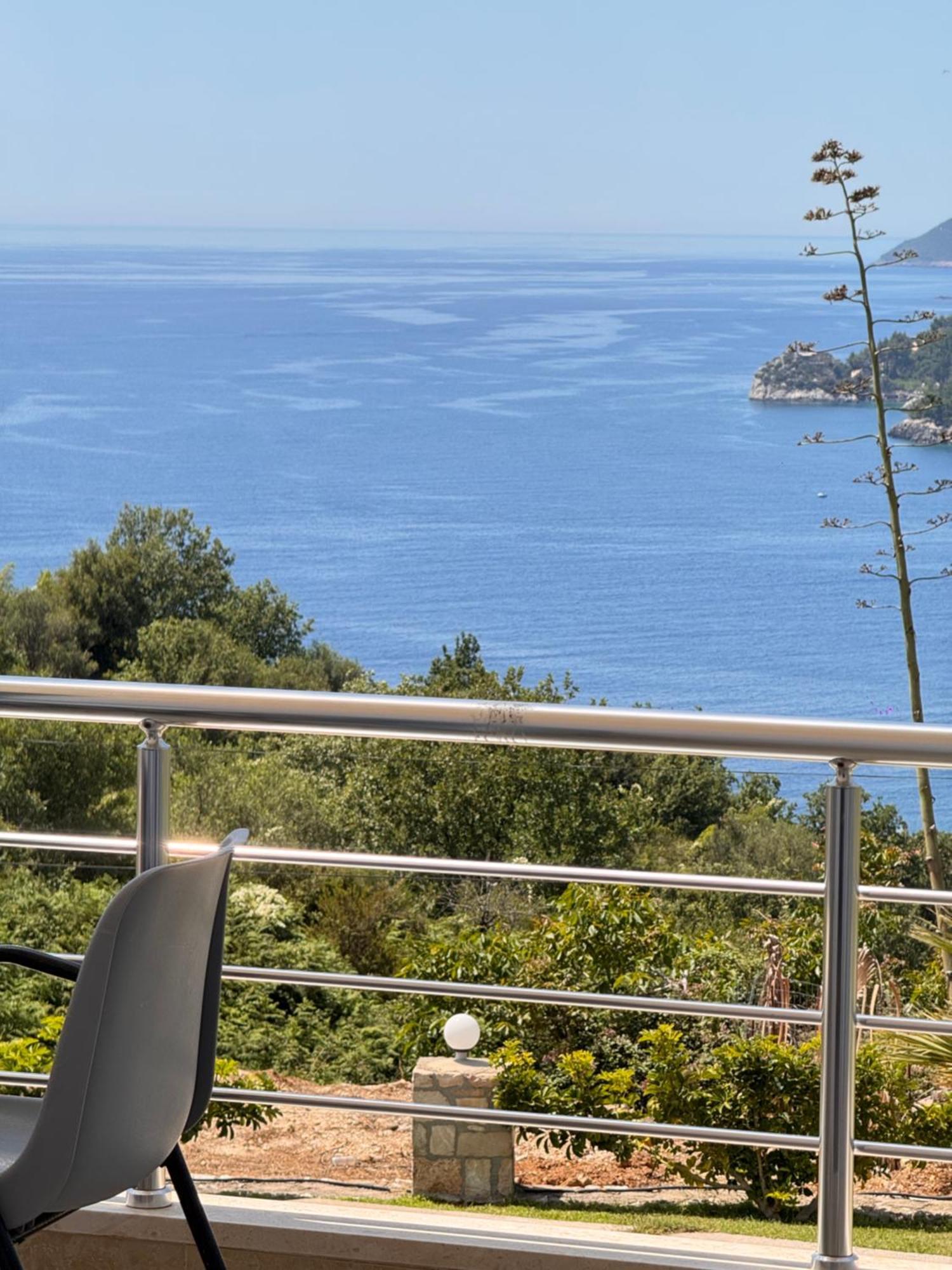 Belvedere & * Himare